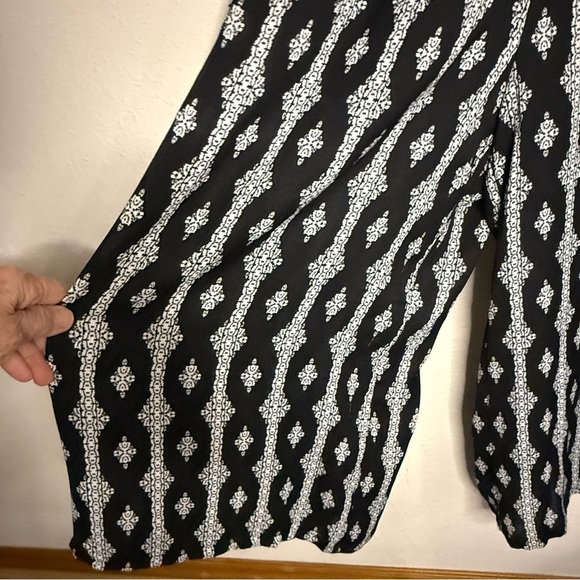 A.U.W. On/Off Shoulder Jumpsuit Black/White Print Wide Leg Bows Women’s Size 10 - Picture 2 of 14